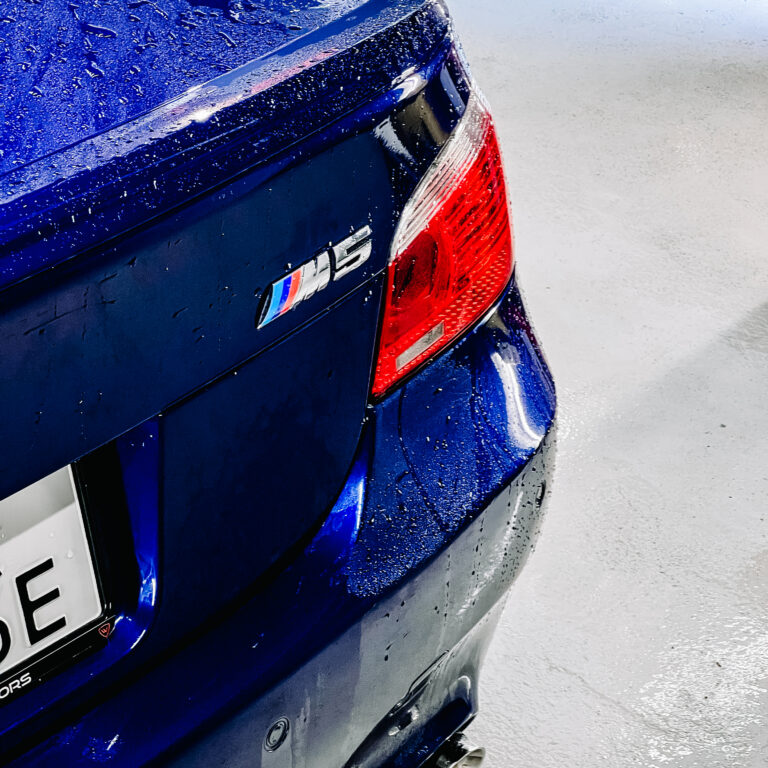 Jak myć auto oklejone folią PPF? Kompletny poradnik dla wymagających kierowców